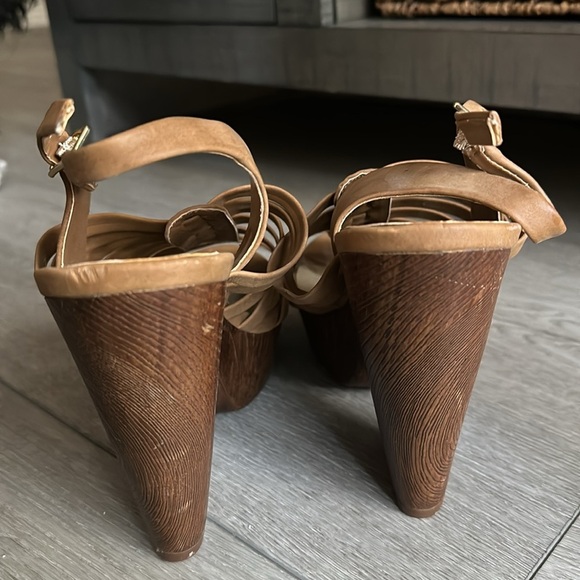 G by Guess brown tan wedge heels size 8.5 - Picture 3 of 4